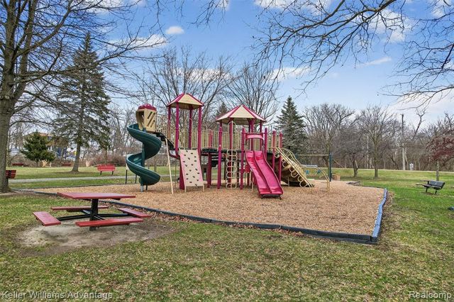 35724 Elm Street, Wayne, MI 48184