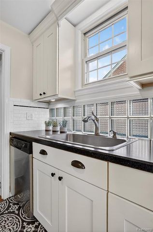 35724 Elm Street, Wayne, MI 48184