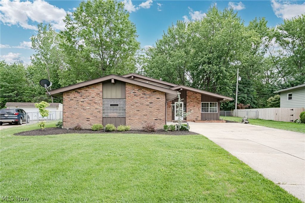 23823 Beaumont Drive, North Olmsted, OH 44070