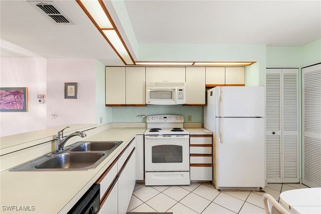 200 Stevens Landing DR B303, Marco Island, FL 34145