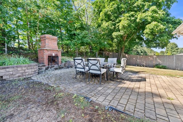11 Nichols Road, Peabody, MA 01960