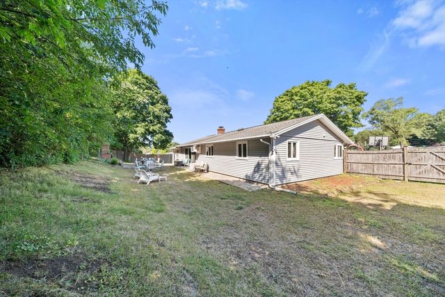 11 Nichols Road, Peabody, MA 01960