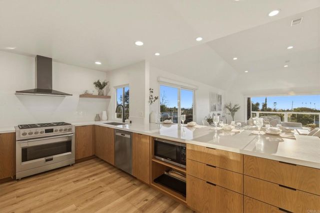 1712 Burgundy Road, Encinitas, CA 92024