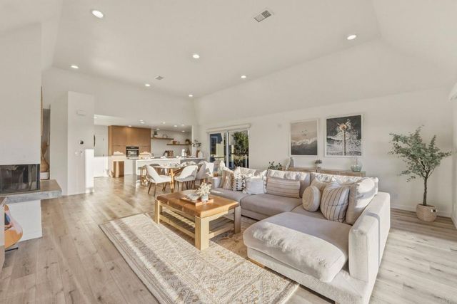1712 Burgundy Road, Encinitas, CA 92024