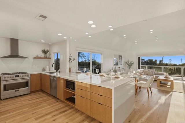 1712 Burgundy Road, Encinitas, CA 92024