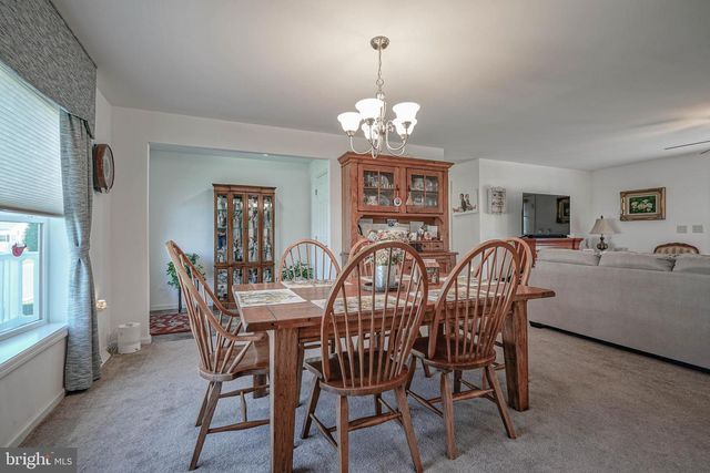 2080 BURLINGTON CIR, Williamstown, NJ 08094