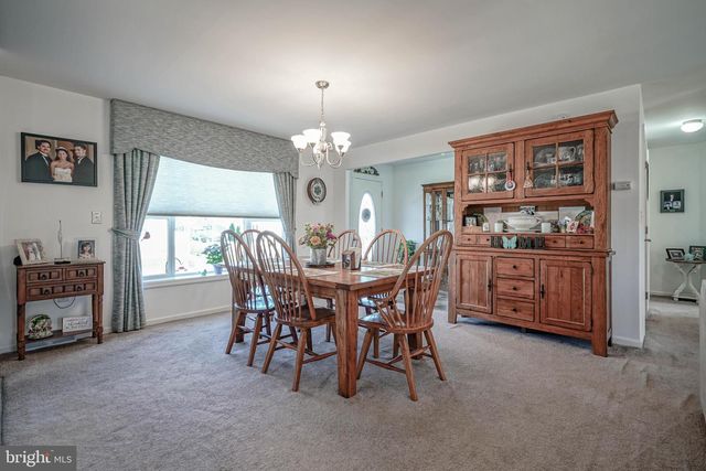 2080 BURLINGTON CIR, Williamstown, NJ 08094