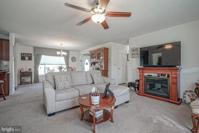 2080 BURLINGTON CIR, Williamstown, NJ 08094