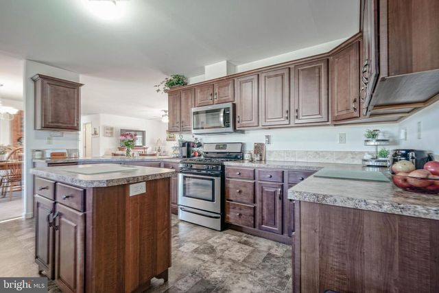 2080 BURLINGTON CIR, Williamstown, NJ 08094