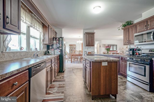 2080 BURLINGTON CIR, Williamstown, NJ 08094