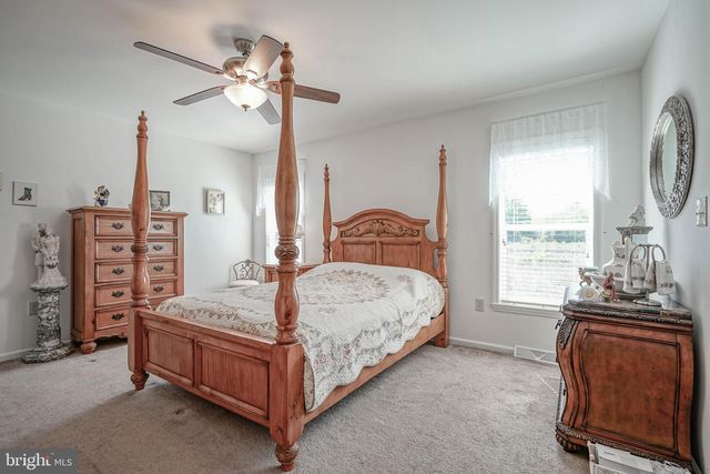2080 BURLINGTON CIR, Williamstown, NJ 08094