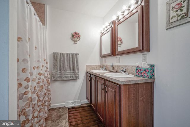 2080 BURLINGTON CIR, Williamstown, NJ 08094