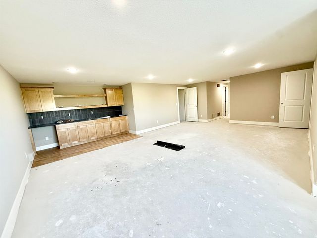 5432 N Toben Ct, Bel Aire, KS 67226