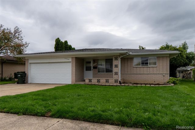 2930 Groves Drive, Sterling Heights, MI 48310