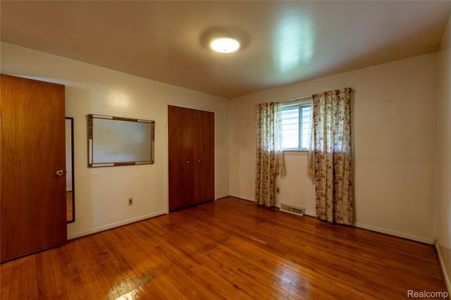 2930 Groves Drive, Sterling Heights, MI 48310