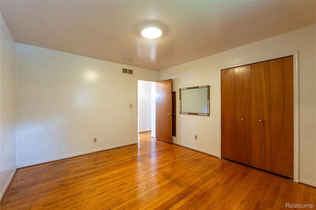 2930 Groves Drive, Sterling Heights, MI 48310