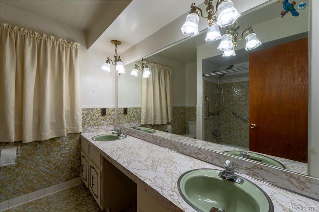 2930 Groves Drive, Sterling Heights, MI 48310