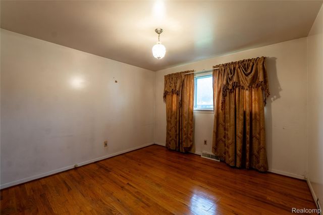 2930 Groves Drive, Sterling Heights, MI 48310