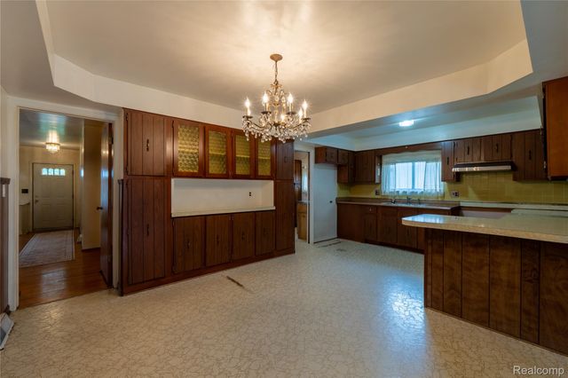 2930 Groves Drive, Sterling Heights, MI 48310
