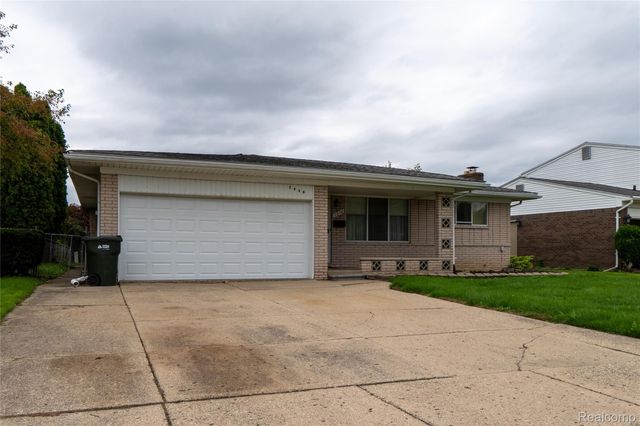 2930 Groves Drive, Sterling Heights, MI 48310