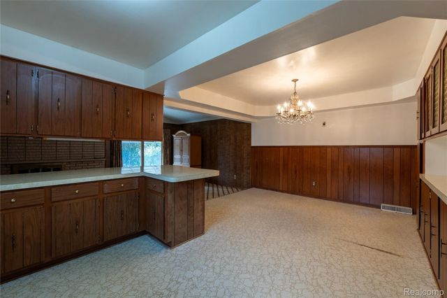 2930 Groves Drive, Sterling Heights, MI 48310