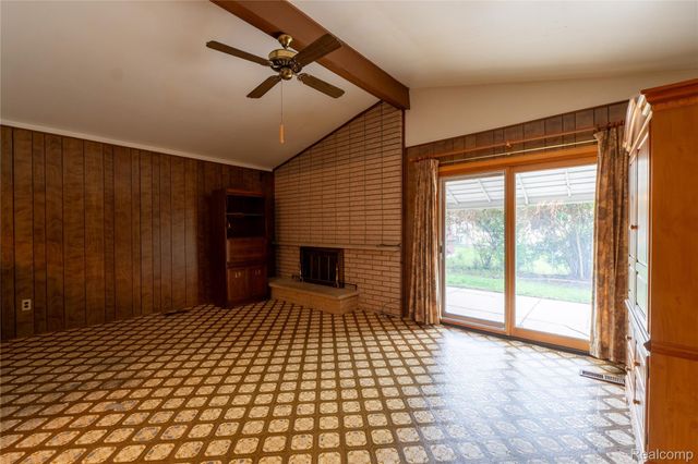 2930 Groves Drive, Sterling Heights, MI 48310