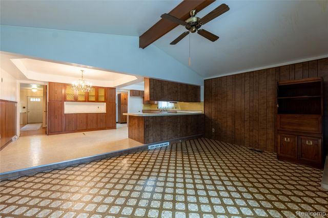 2930 Groves Drive, Sterling Heights, MI 48310