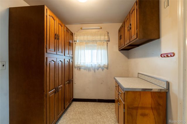 2930 Groves Drive, Sterling Heights, MI 48310