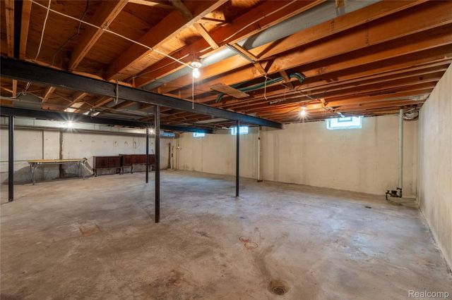 2930 Groves Drive, Sterling Heights, MI 48310