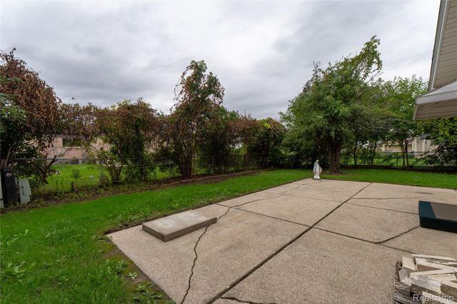 2930 Groves Drive, Sterling Heights, MI 48310