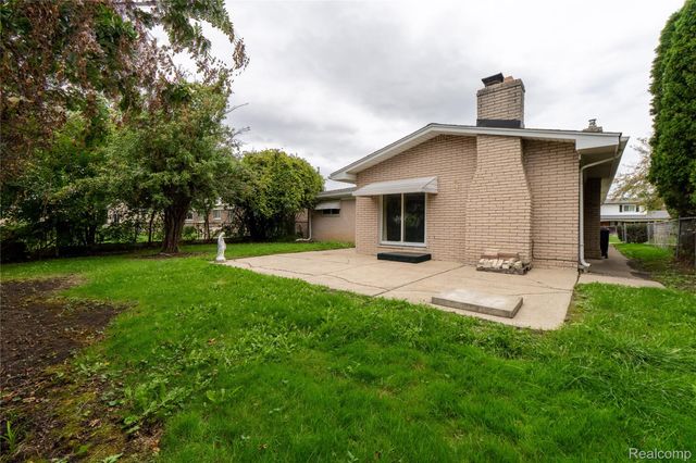2930 Groves Drive, Sterling Heights, MI 48310