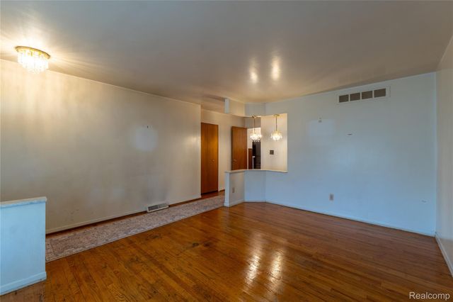 2930 Groves Drive, Sterling Heights, MI 48310