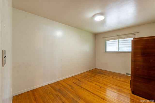 2930 Groves Drive, Sterling Heights, MI 48310