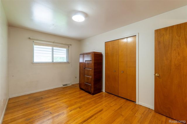 2930 Groves Drive, Sterling Heights, MI 48310