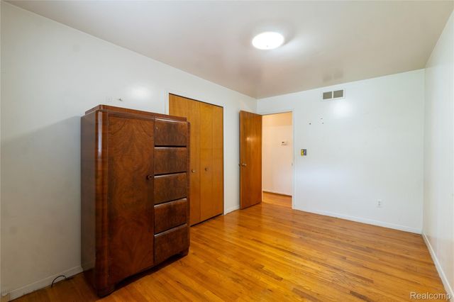 2930 Groves Drive, Sterling Heights, MI 48310