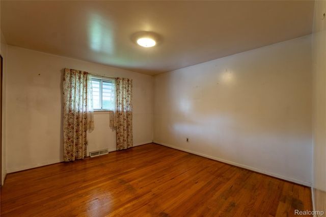 2930 Groves Drive, Sterling Heights, MI 48310