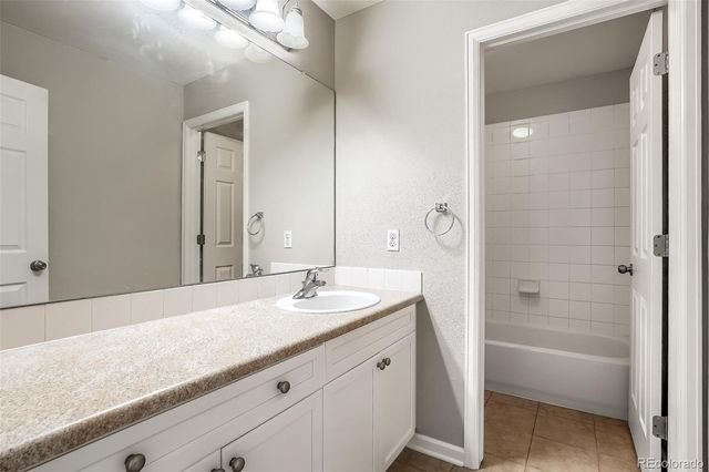 24872 E Irish Drive, Aurora, CO 80016