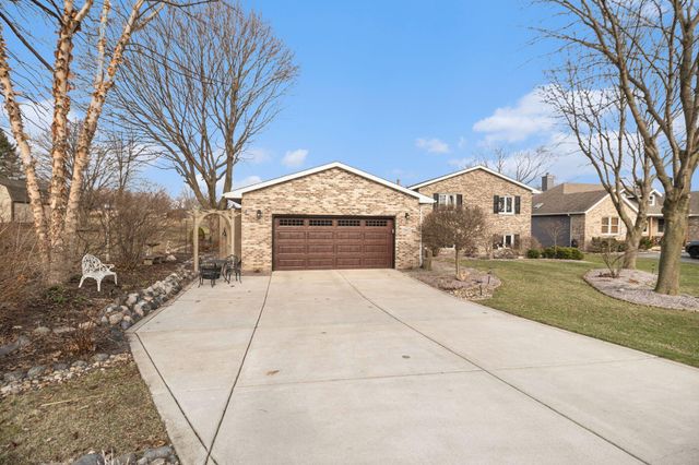 3002 Sunrise Drive, Crown Point, IN 46307