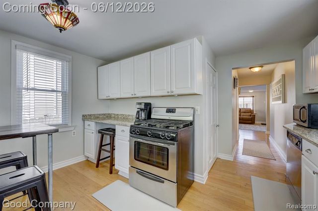 45 W Morehouse Avenue, Hazel Park, MI 48030