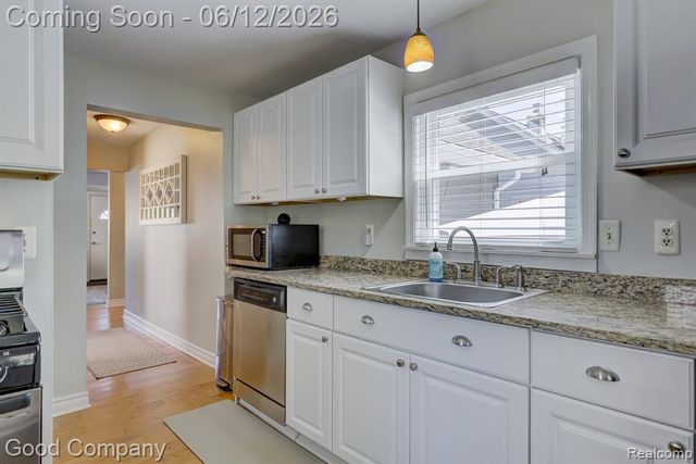 45 W Morehouse Avenue, Hazel Park, MI 48030