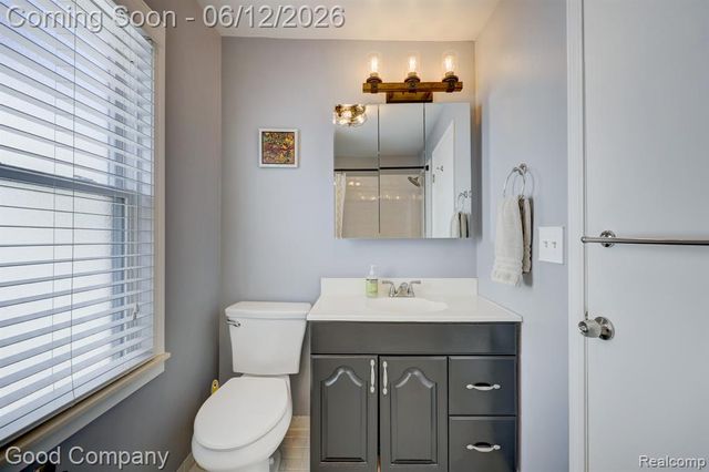 45 W Morehouse Avenue, Hazel Park, MI 48030