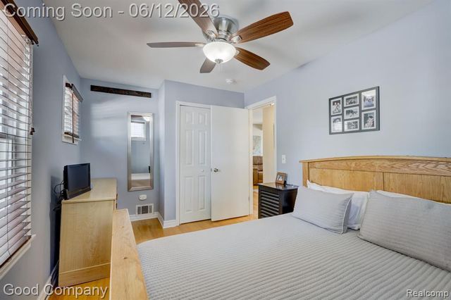 45 W Morehouse Avenue, Hazel Park, MI 48030