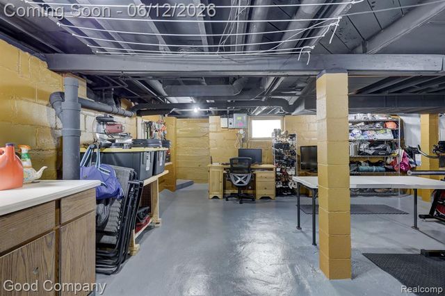 45 W Morehouse Avenue, Hazel Park, MI 48030