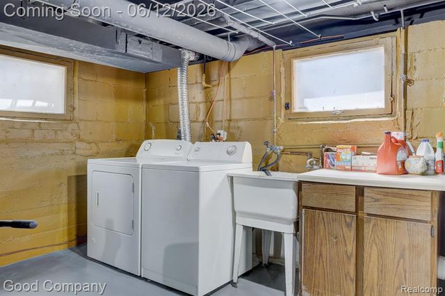 45 W Morehouse Avenue, Hazel Park, MI 48030