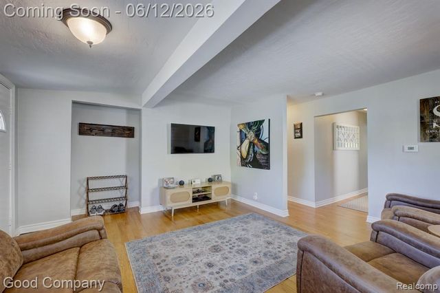 45 W Morehouse Avenue, Hazel Park, MI 48030