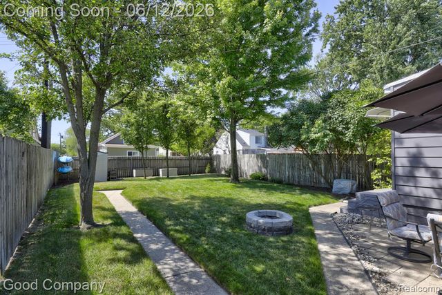 45 W Morehouse Avenue, Hazel Park, MI 48030