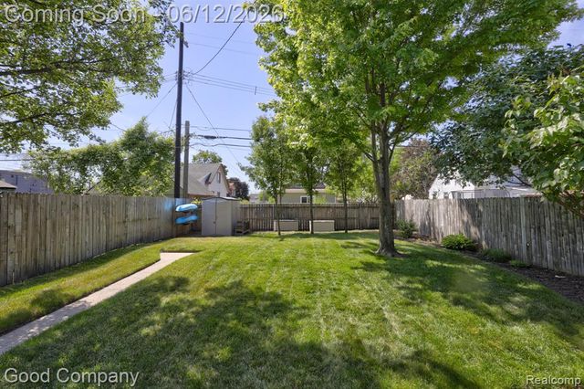 45 W Morehouse Avenue, Hazel Park, MI 48030