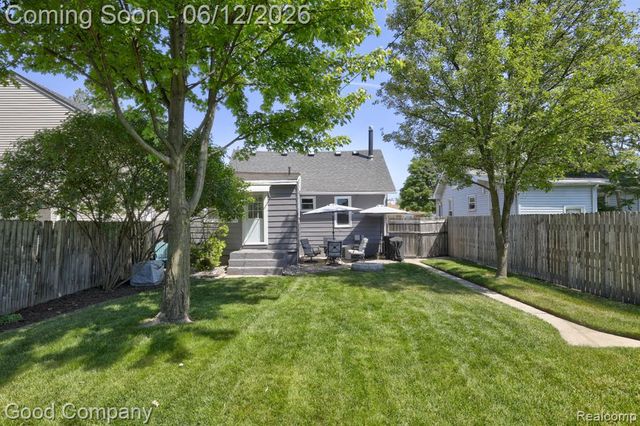 45 W Morehouse Avenue, Hazel Park, MI 48030