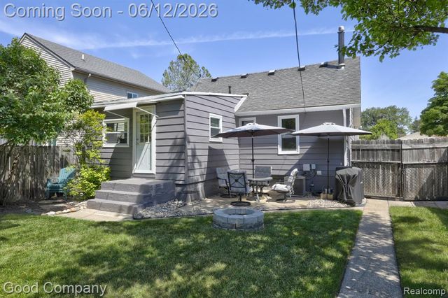 45 W Morehouse Avenue, Hazel Park, MI 48030
