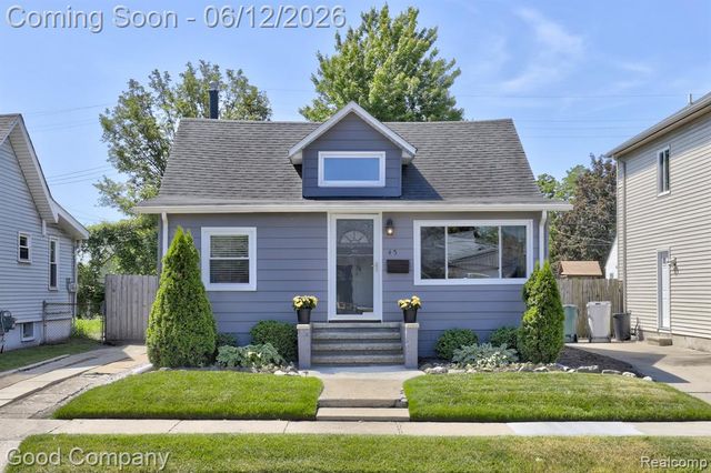 45 W Morehouse Avenue, Hazel Park, MI 48030